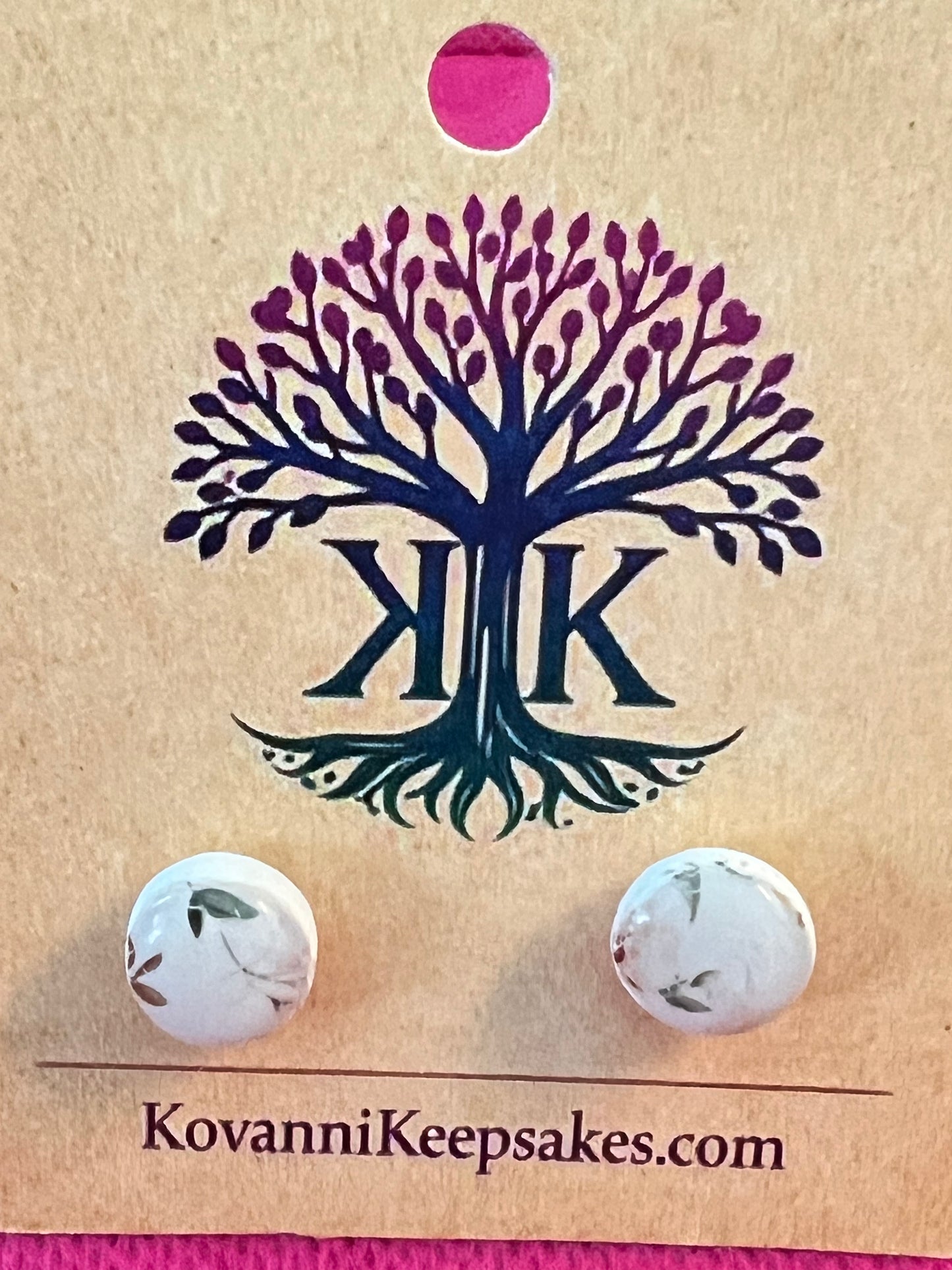 Cream Leaf‑Pattern Stud Earrings