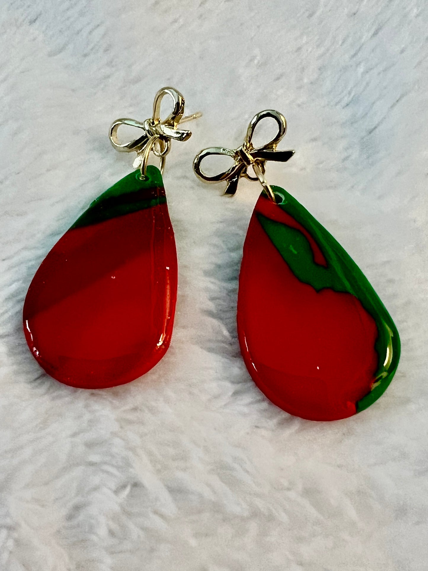 Red & Green Teardrop Bow‑Top Dangle Earrings