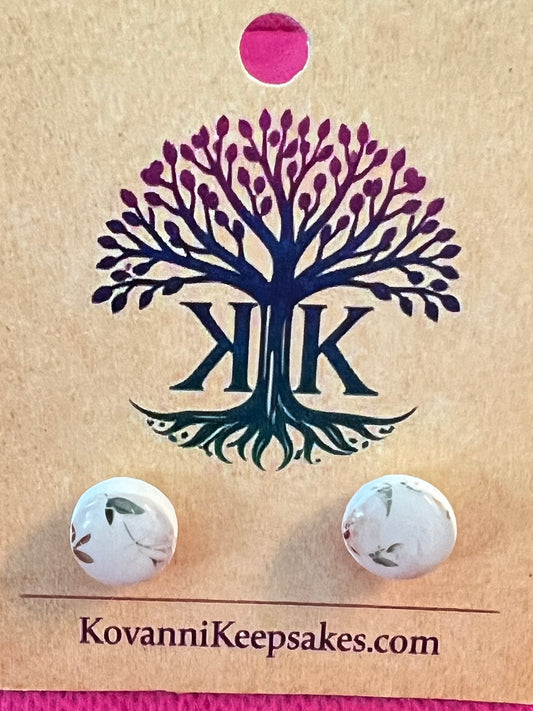 Cream Leaf‑Pattern Stud Earrings